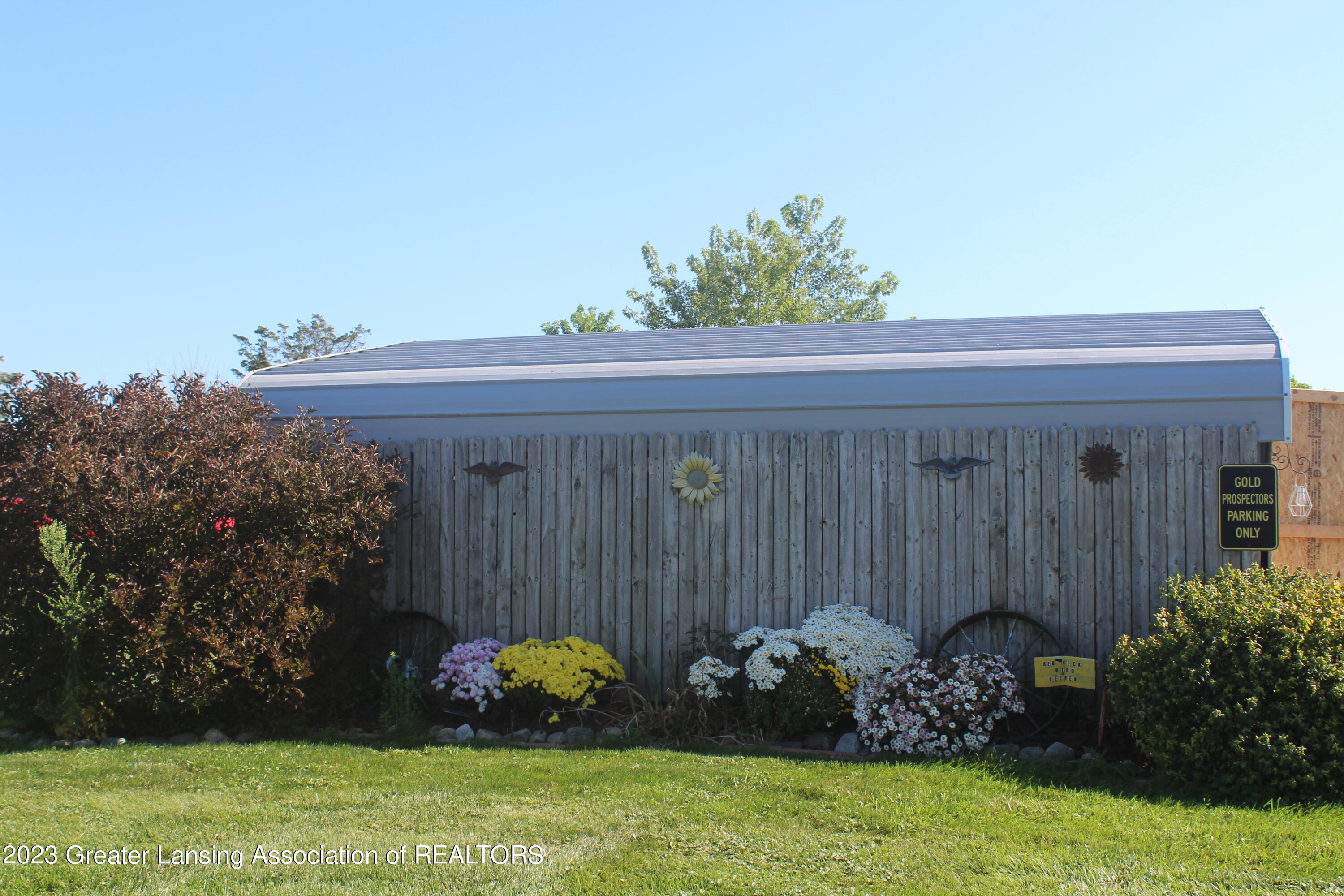 1576 North Stine Road Charlotte, MI 48813 - Photo 3 of 15 IMG_1093