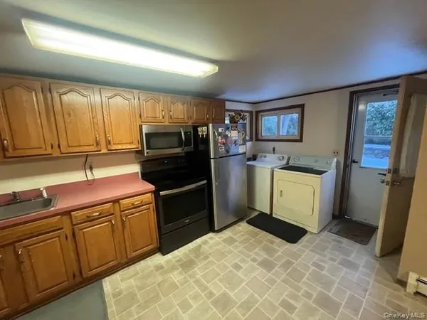 $3,800 | 178 Adirondack Drive, Selden, NY 11784