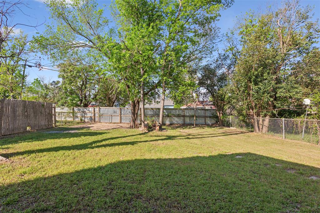 1624 North 17th Street Waco, TX 76707 - Photo 32 of 34 a view of a house with a yard