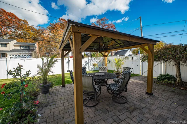 $749,900 | 1 Freedom Court, Babylon, NY 11702