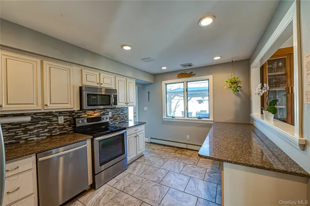 $749,900 | 1 Freedom Court, Babylon, NY 11702