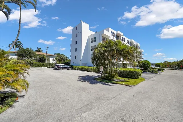 $289,900 | 301 Croton Avenue, Unit 302, Lantana, FL 33462