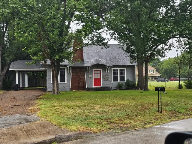 $179,000 | 423 East Navasota Street, Groesbeck, TX 76642