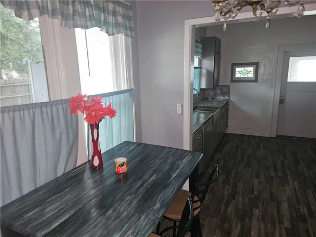 $179,000 | 423 East Navasota Street, Groesbeck, TX 76642