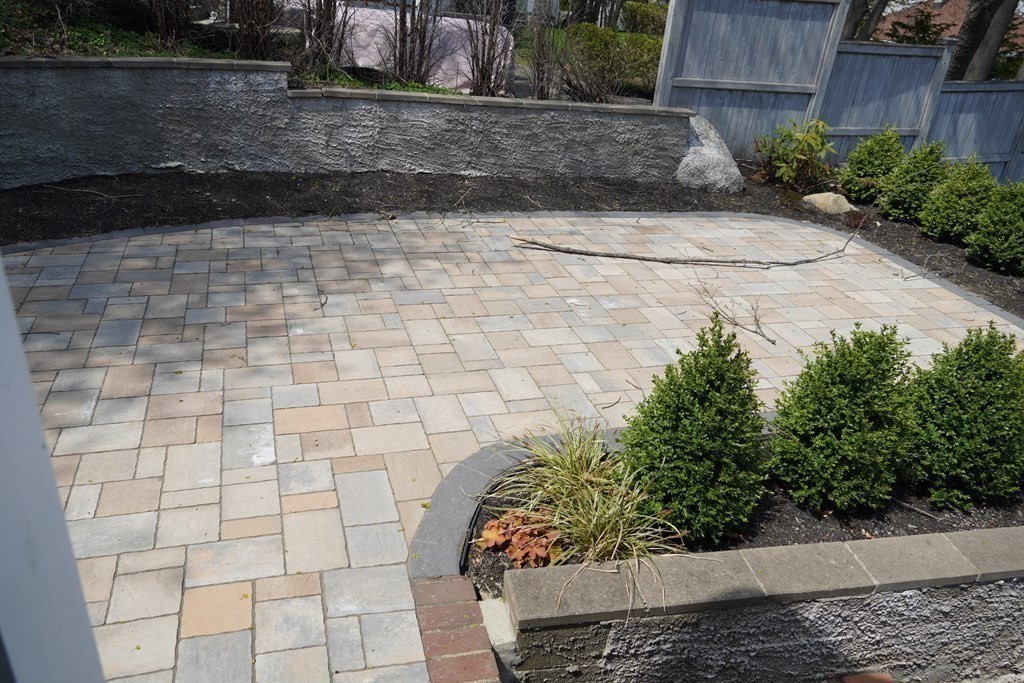 9 Lisbeth Street, Unit 9 Lexington, MA 02421 - Photo 5 of 17