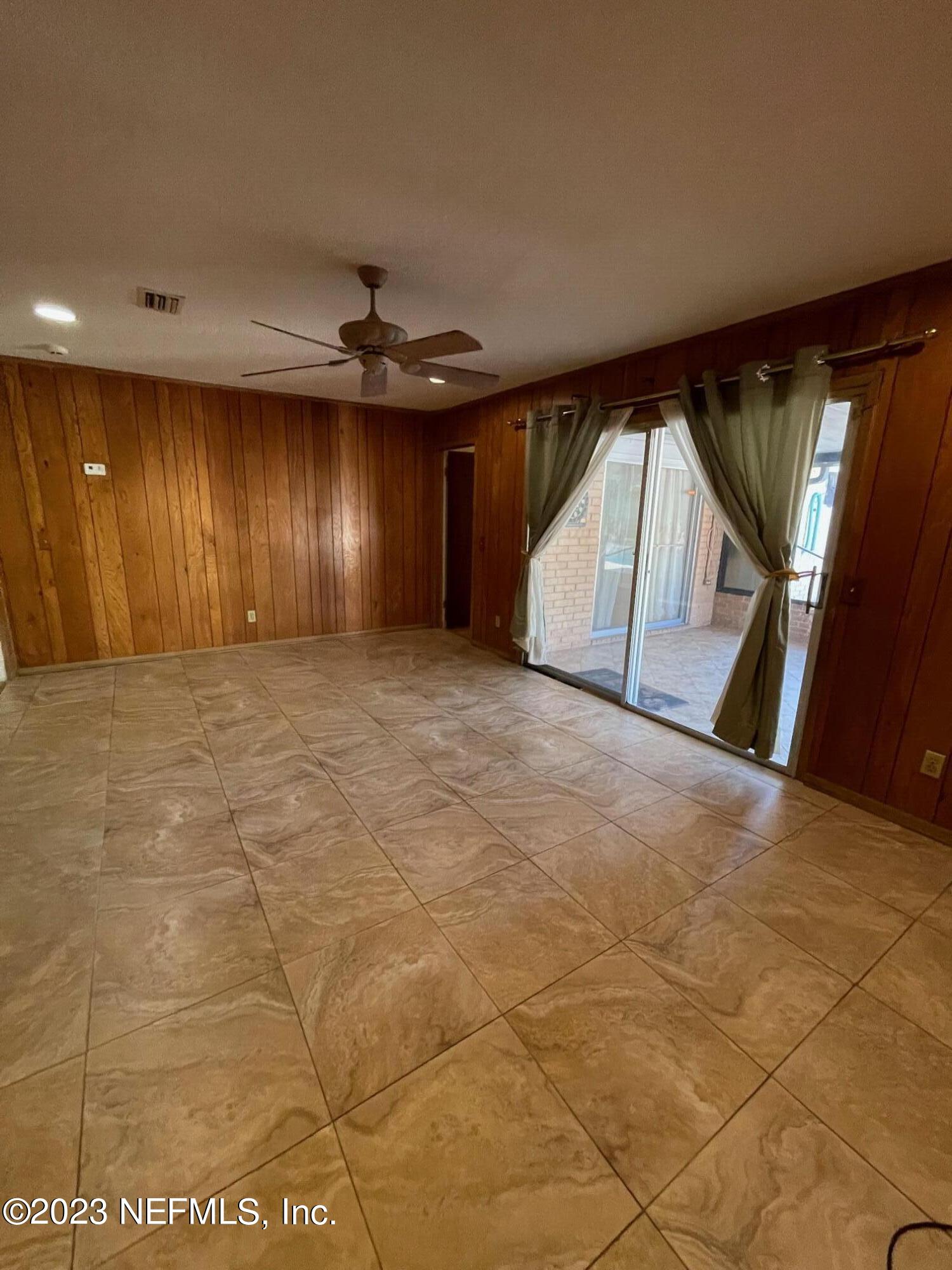 1042 Jamaica Road East Jacksonville, FL 32216 - Photo 5 of 59 IMG_5562