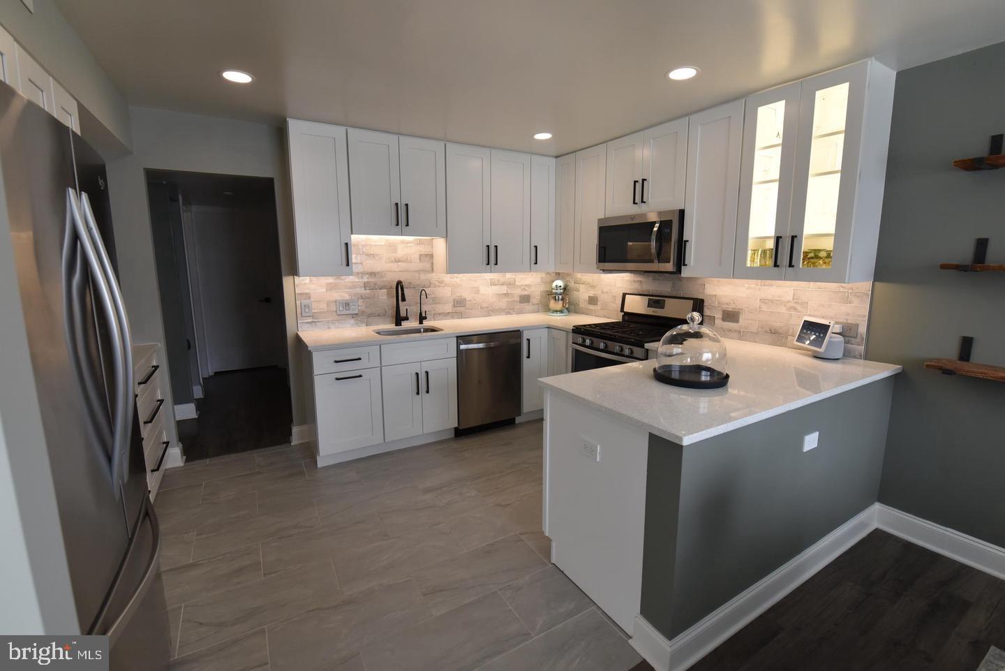 1666 Parkcrest Circle, Unit 100 Reston, VA 20190 - Photo 2 of 19