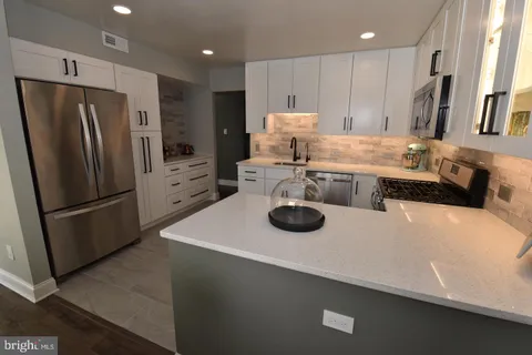 $2,800 | 1666 Parkcrest Circle, Unit 100, Reston, VA 20190