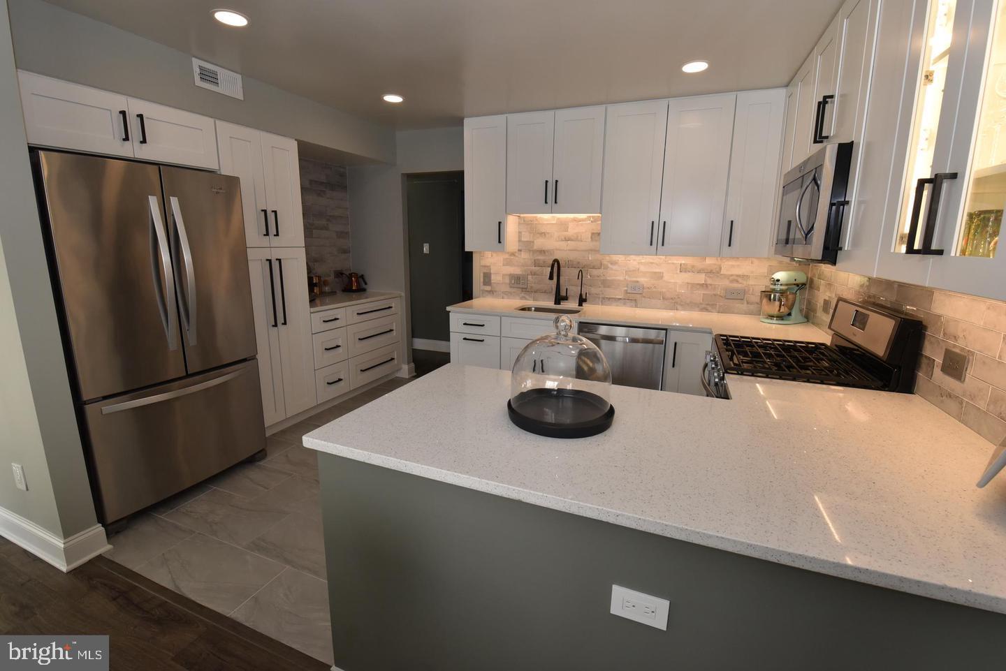 1666 Parkcrest Circle, Unit 100 Reston, VA 20190 - Photo 3 of 19