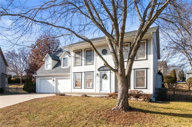 $375,000 | 904 Paw Paw Lane, Liberty, MO 64068