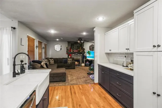 $375,000 | 904 Paw Paw Lane, Liberty, MO 64068