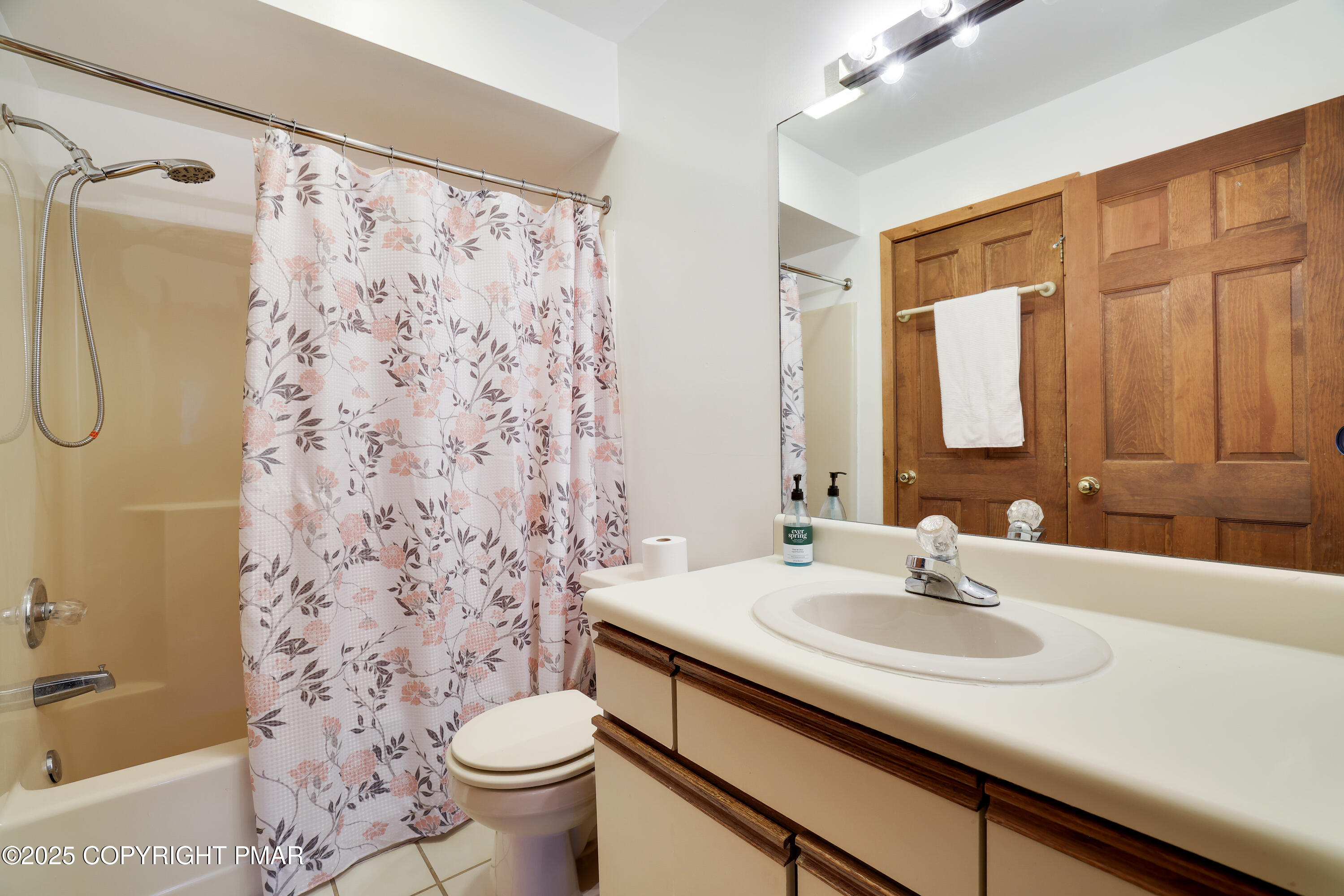 3336 Windemere Drive Bushkill, PA 18324 - Photo 18 of 67 a bathroom with a sink toilet and shower