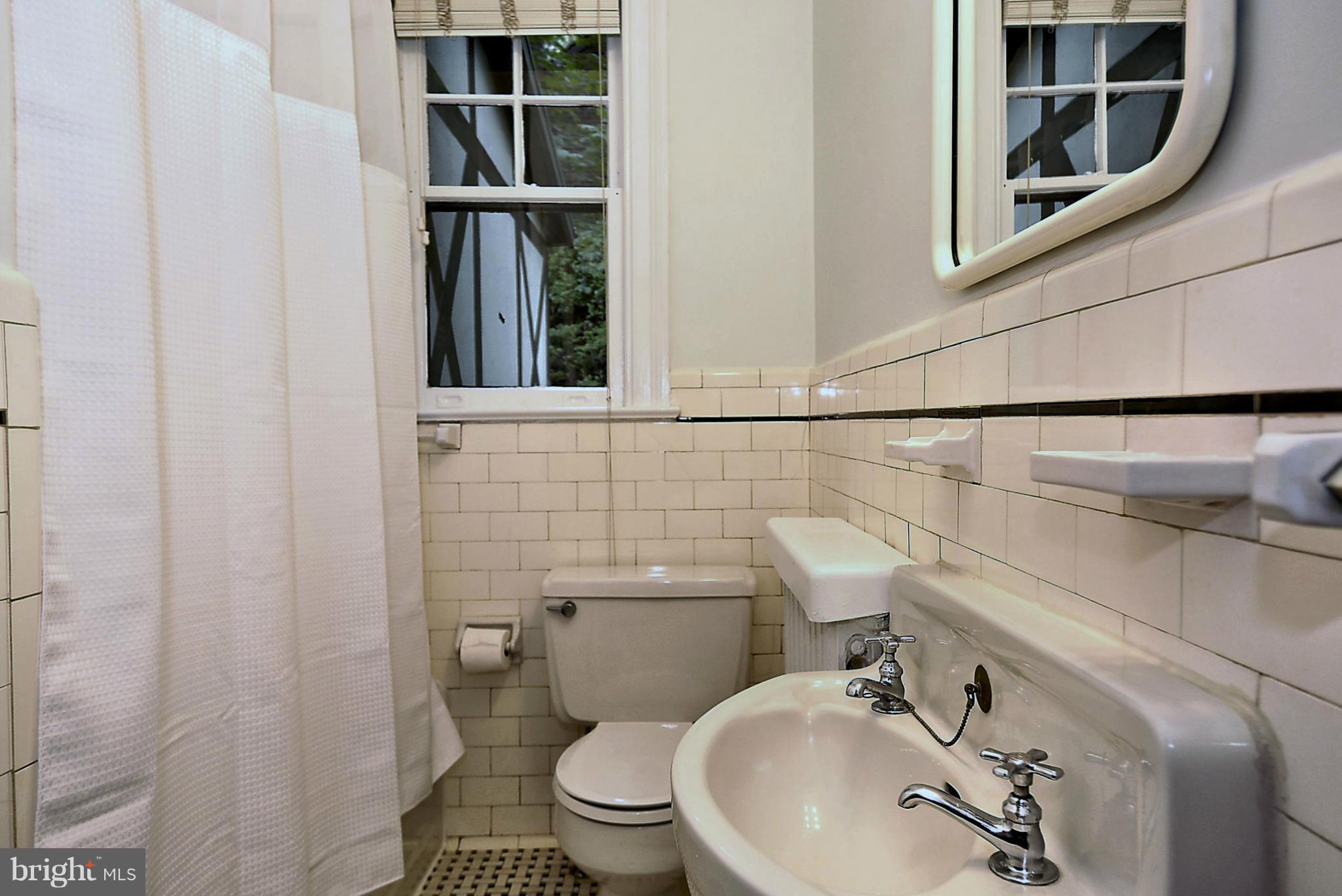 112 Sunnyside Road Silver Spring, MD 20910 - Photo 17 of 30 Bath