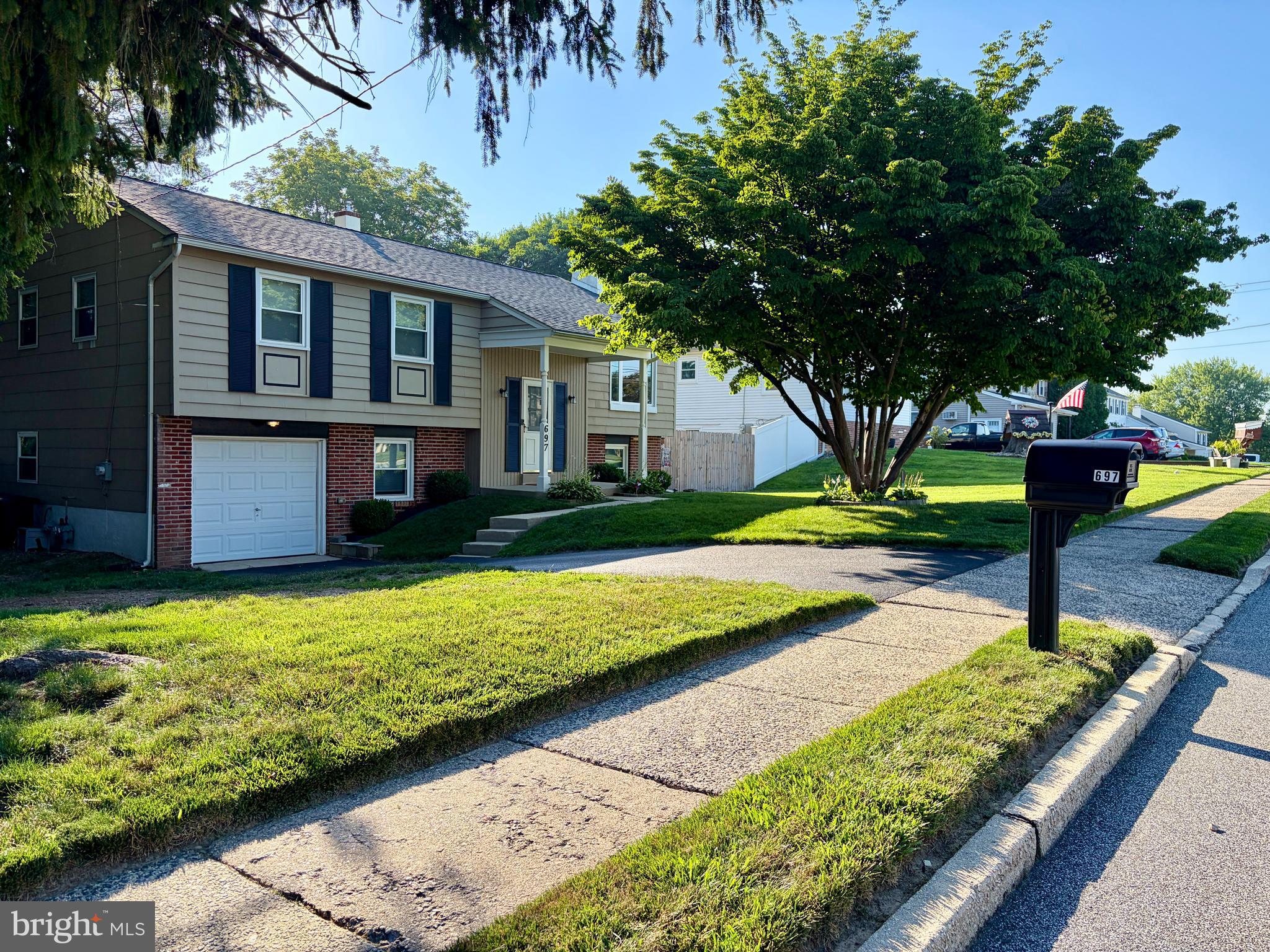 697 Cherry Tree Road Upper Chichester, PA 19014 - Photo 3 of 8
