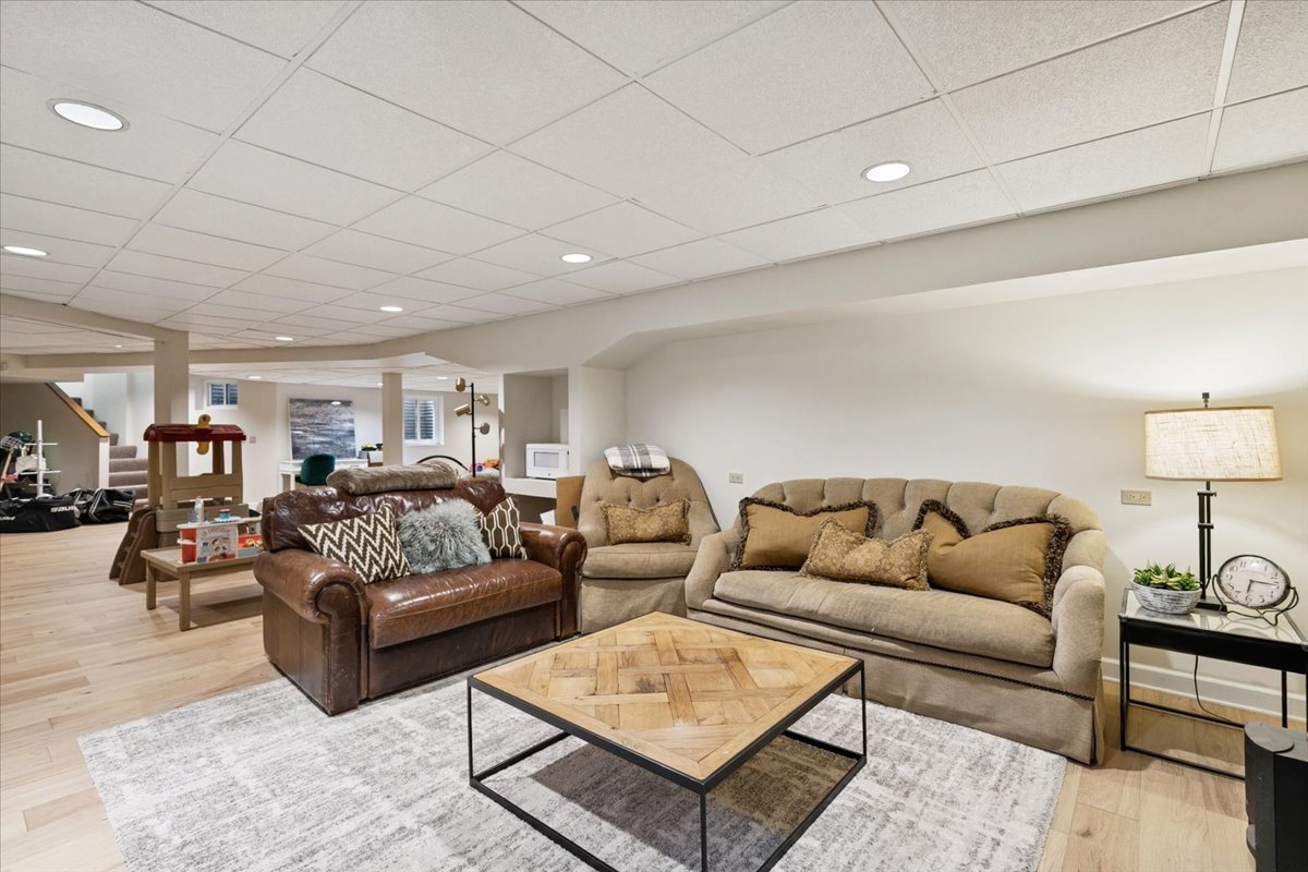 515 Turicum Road Lake Forest, IL 60045 - Photo 23 of 29 a living room with furniture and wooden floor