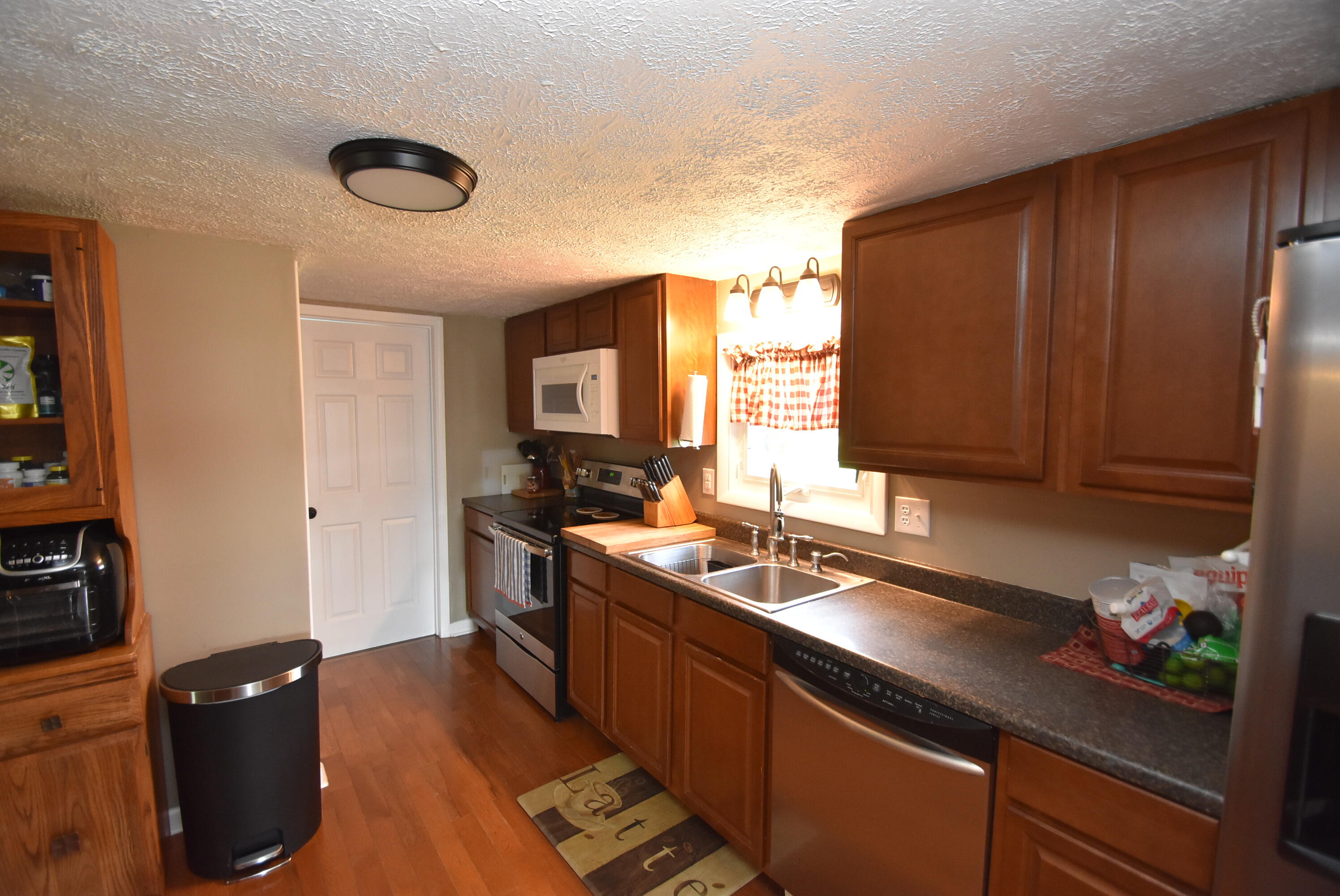 691 Fairview Road Salvisa, KY 40372 - Photo 3 of 42 Country kitchen