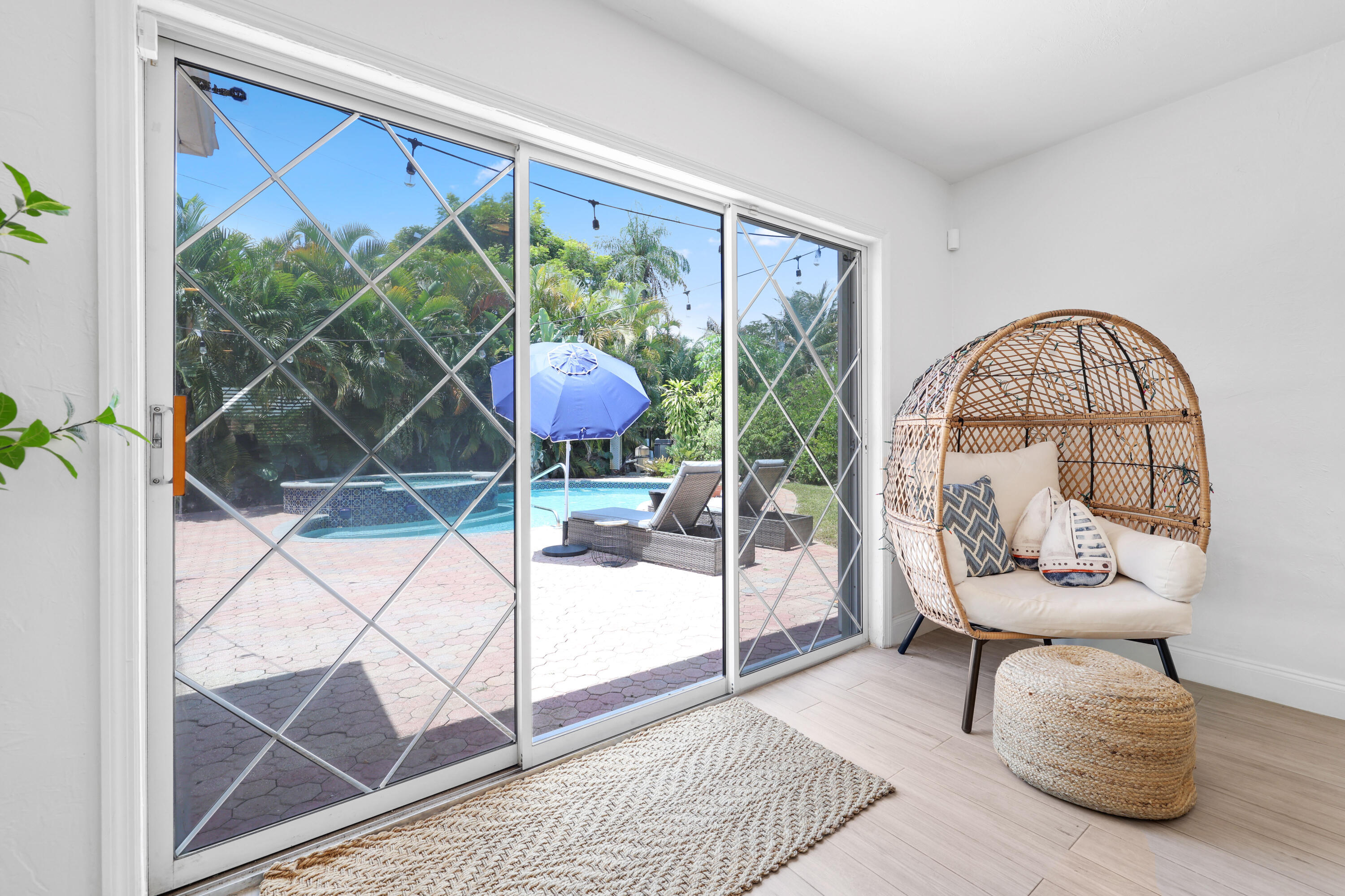 342 Southwest 14th Street Pompano Beach, FL 33060 - Photo 14 of 39 a view of a livingroom with furniture