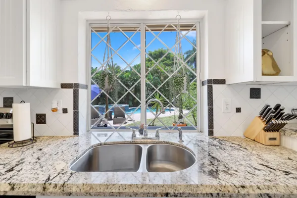 a close view of sink and tap