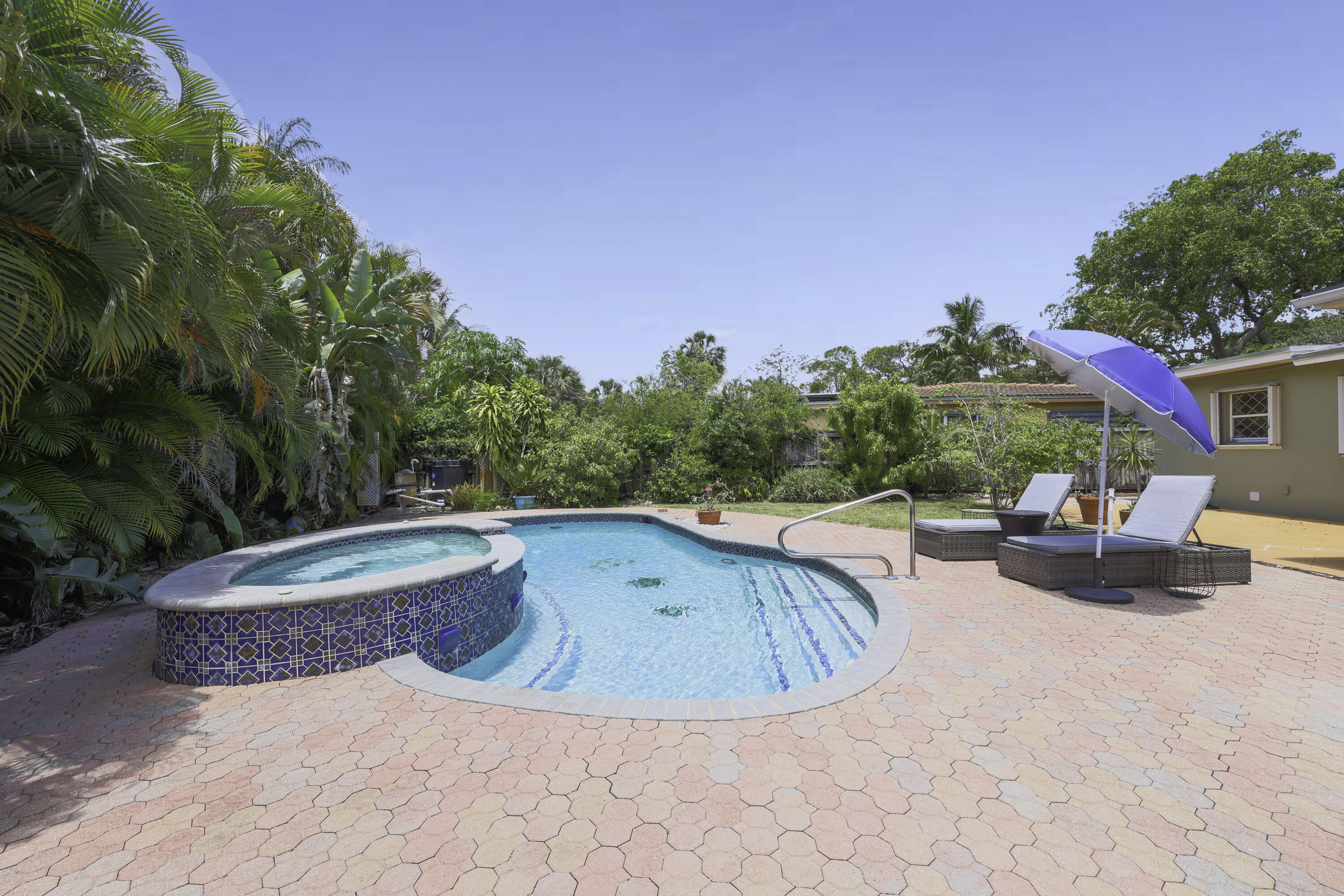 342 Southwest 14th Street Pompano Beach, FL 33060 - Photo 36 of 39 a view of a swimming pool with a patio