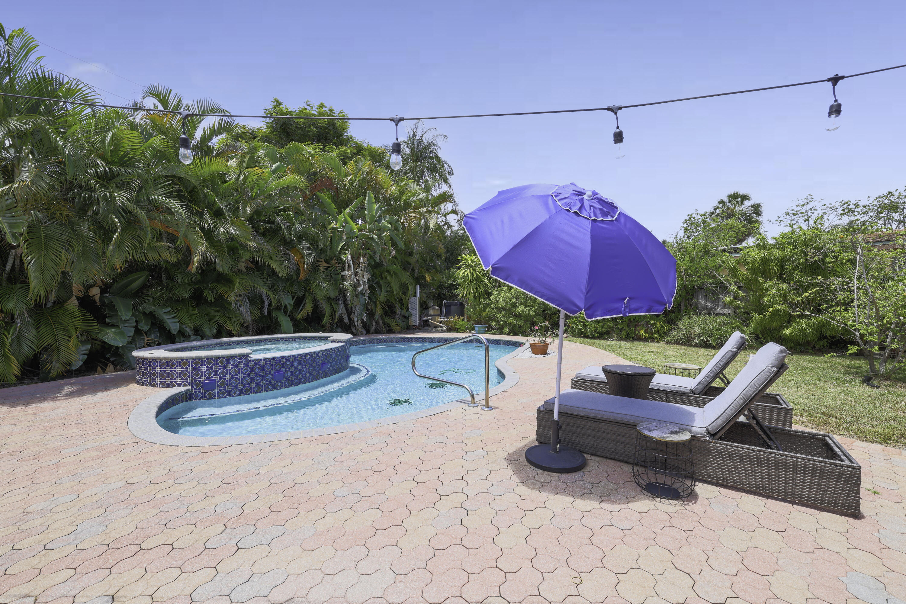 342 Southwest 14th Street Pompano Beach, FL 33060 - Photo 37 of 39 a view of outdoor space with seating