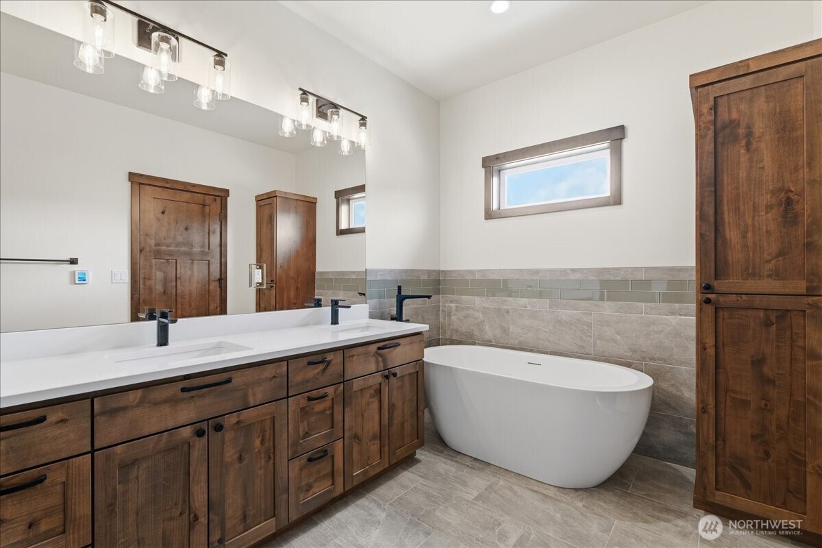 110 Slide View Lane Manson, WA 98831 - Photo 26 of 38 a spacious bathroom with a double vanity sink mirror and bathtub