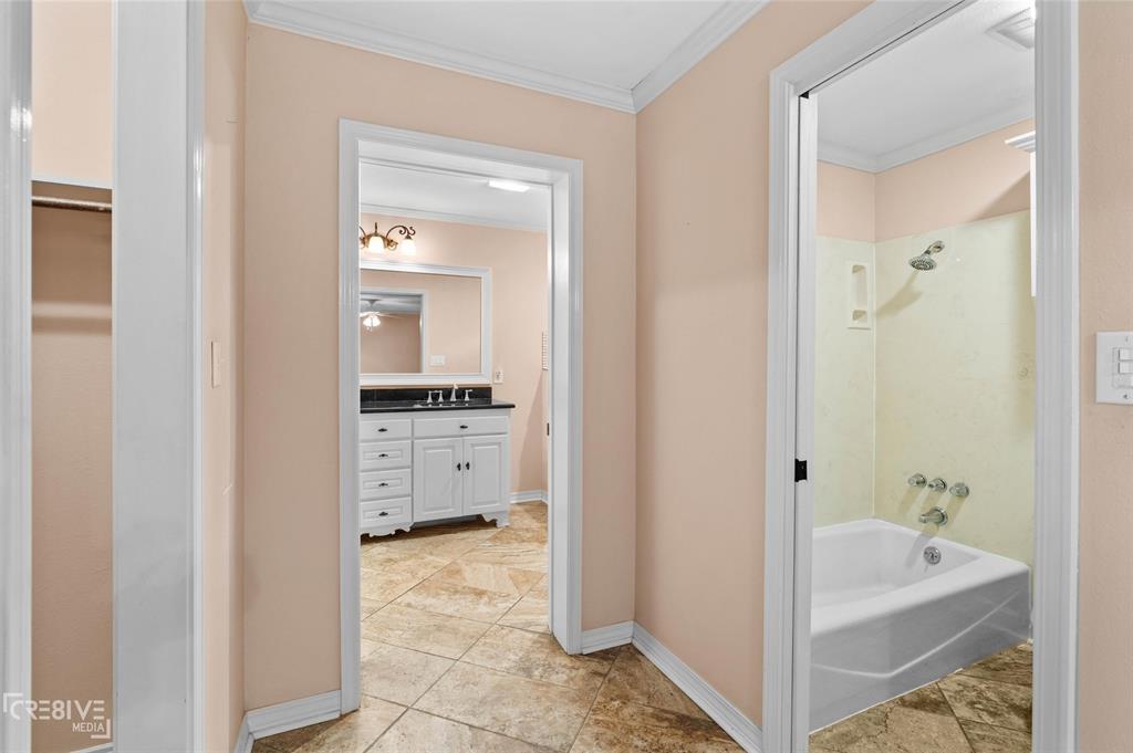 6095 Keithville-Springridge Road Keithville, LA 71047 - Photo 18 of 38 a bathroom with a tub sink and mirror