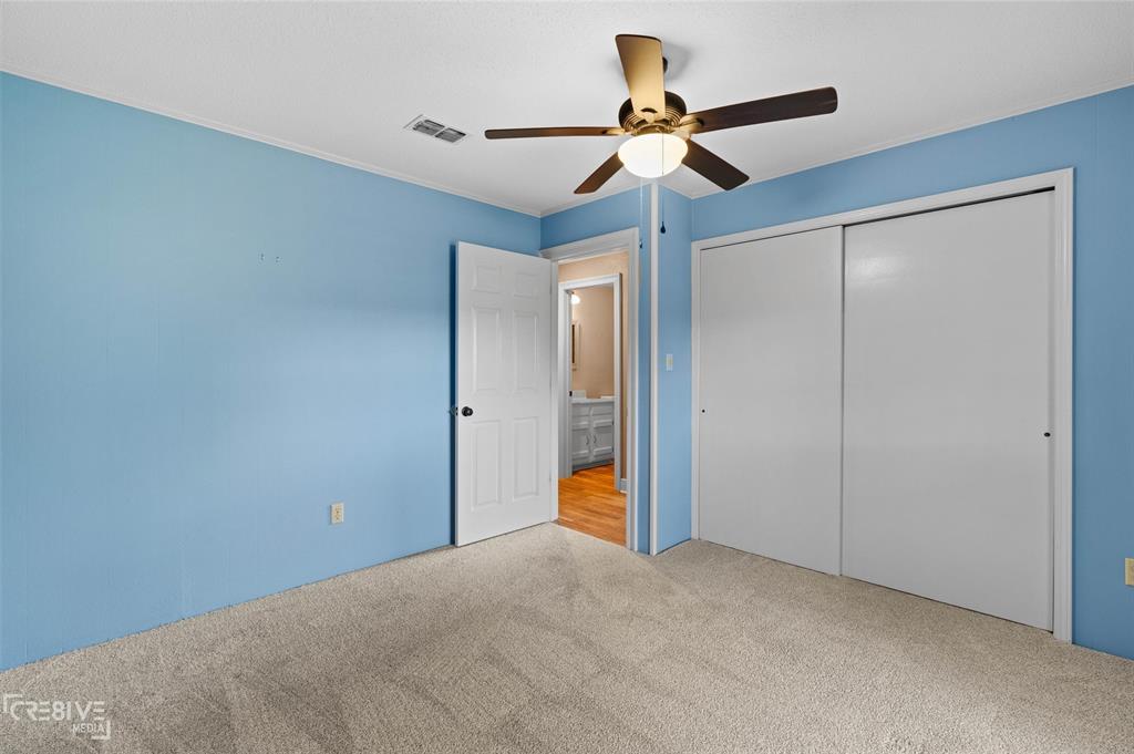 6095 Keithville-Springridge Road Keithville, LA 71047 - Photo 21 of 38 a view of a livingroom with a ceiling fan