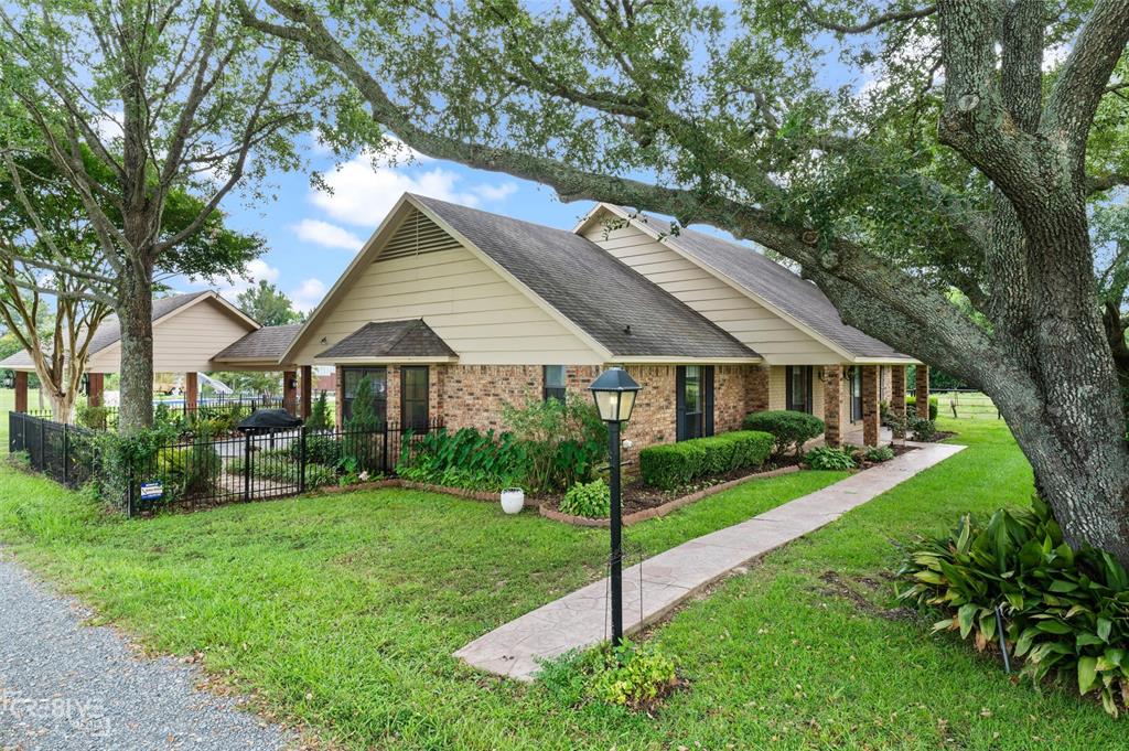 6095 Keithville-Springridge Road Keithville, LA 71047 - Photo 3 of 38 a view of a house with backyard and garden