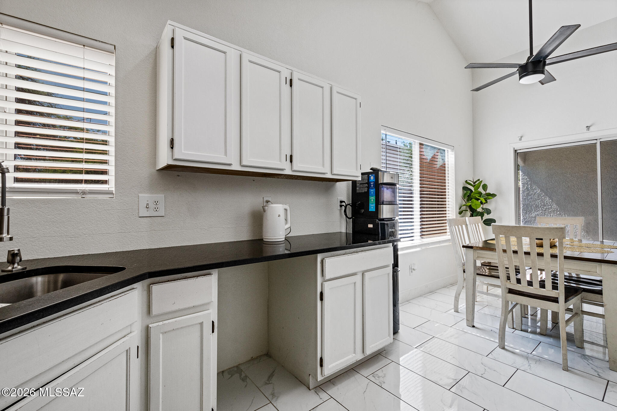 5418 South Wembly Road Tucson, AZ 85746 - Photo 18 of 28 Kitchen