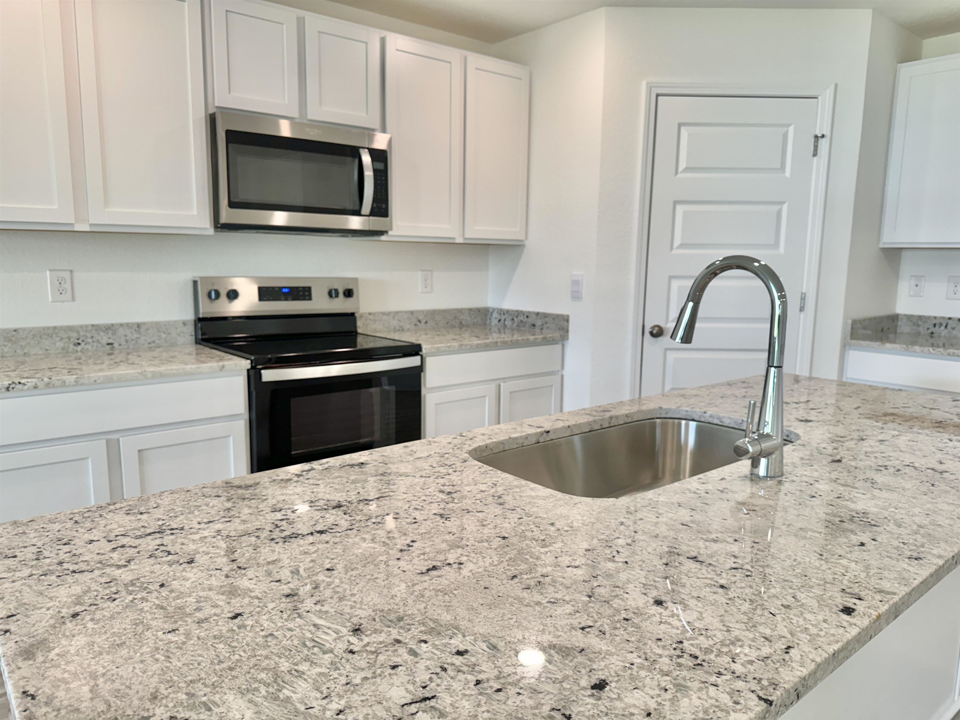 1057 Hayward Loop Foley, AL 36535 - Photo 7 of 35