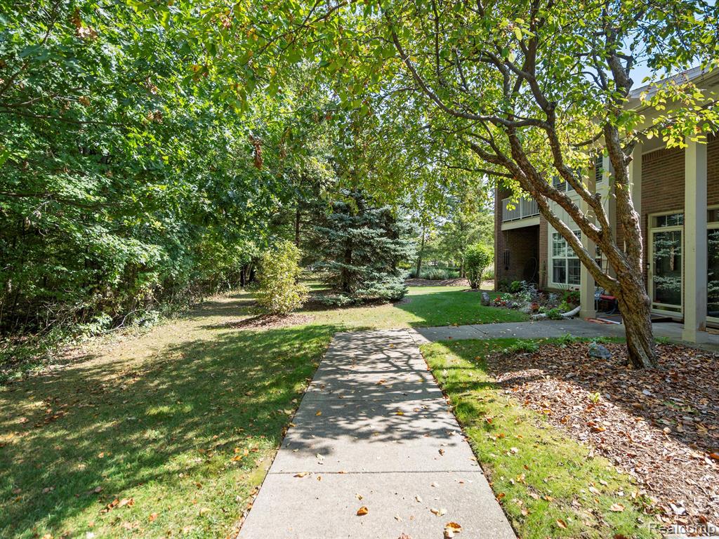 13463 Forest Ridge Boulevard Sterling Heights, MI 48313 - Photo 3 of 23