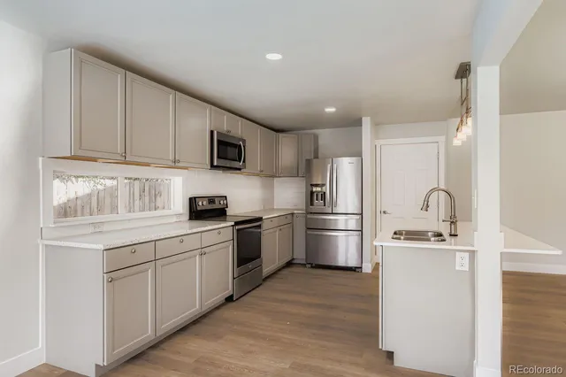 $2,800 | 832 21st Street Southwest, Loveland, CO 80537