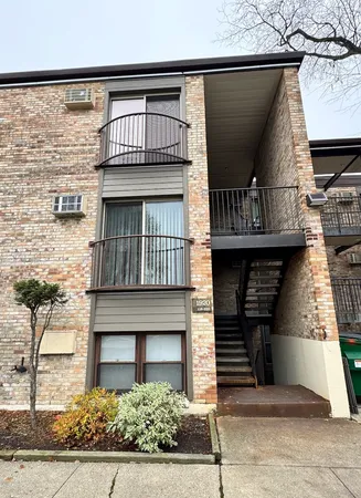 $1,800 | 1920 Cherry Lane, Unit 219, Northbrook, IL 60062