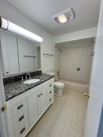 $1,800 | 1920 Cherry Lane, Unit 219, Northbrook, IL 60062