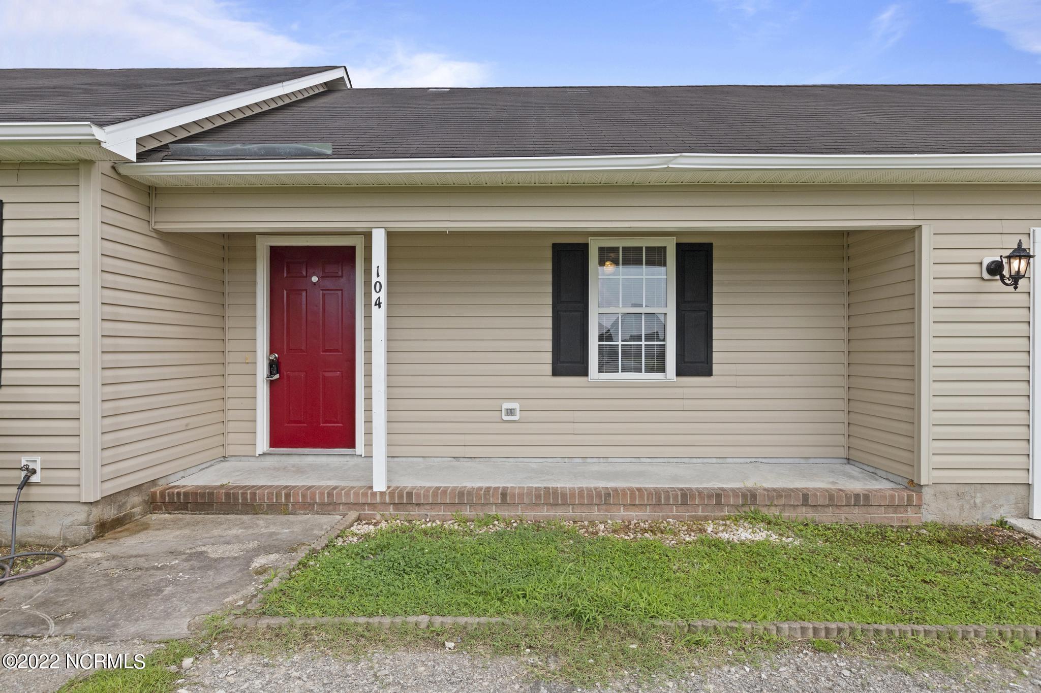 104 Annie Road Richlands, NC 28574 - Photo 3 of 25 104 Annie Road