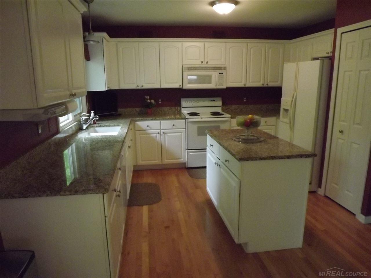 3798 Beechcrest Road Rochester, MI 48309 - Photo 8 of 20 Kitchen