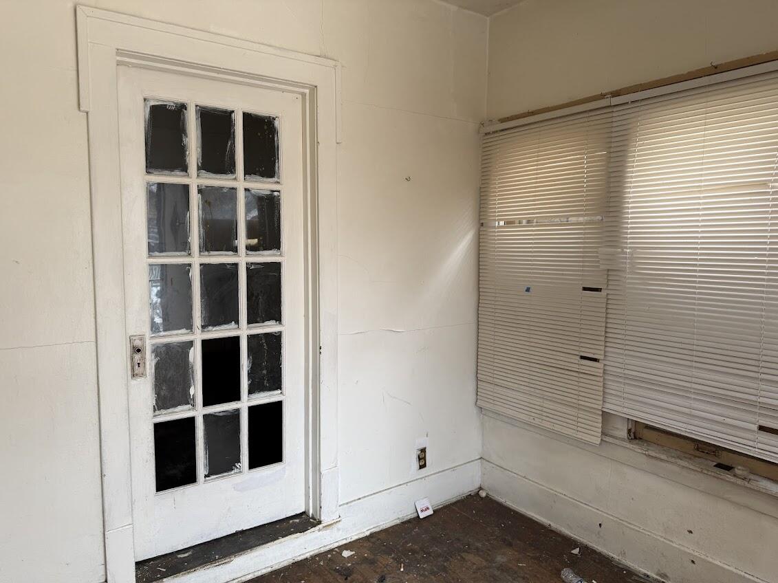 3528 North 15th Street Milwaukee, WI 53206 - Photo 4 of 21 IMG_1533