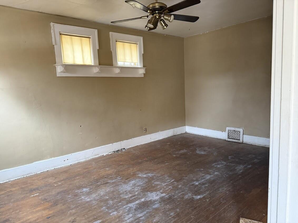 3528 North 15th Street Milwaukee, WI 53206 - Photo 5 of 21 IMG_1534