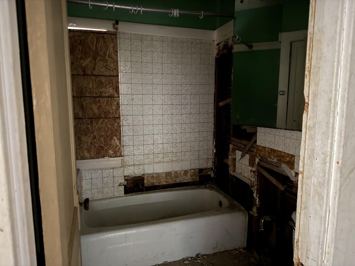 3528 North 15th Street Milwaukee, WI 53206 - Photo 7 of 21 IMG_1536