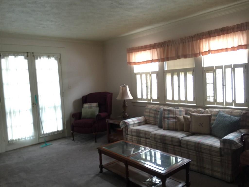 513 Walnut Road Pittsburgh, PA 15202 - Photo 15 of 19 Living Room.