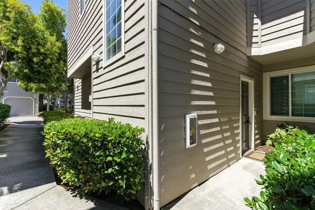 $1,098,000 | 935 Old County Road, Unit 42, Belmont, CA 94002