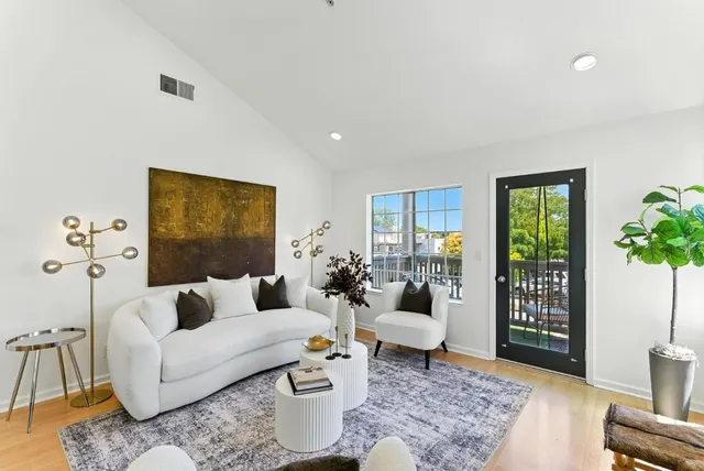 $1,098,000 | 935 Old County Road, Unit 42, Belmont, CA 94002