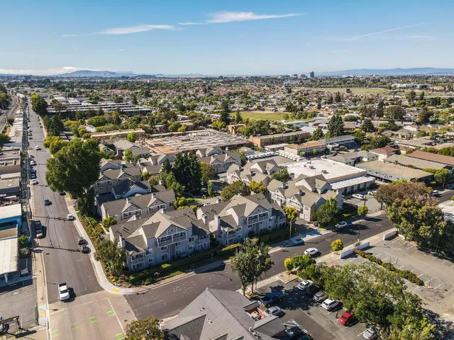 $1,098,000 | 935 Old County Road, Unit 42, Belmont, CA 94002