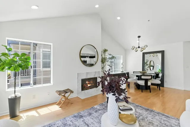 $1,098,000 | 935 Old County Road, Unit 42, Belmont, CA 94002