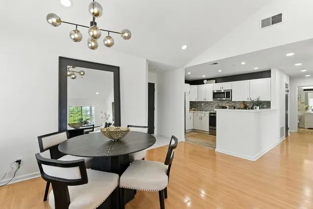 $1,098,000 | 935 Old County Road, Unit 42, Belmont, CA 94002