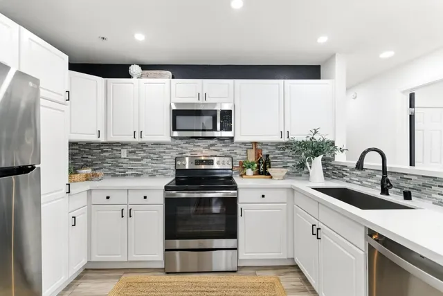 $1,098,000 | 935 Old County Road, Unit 42, Belmont, CA 94002