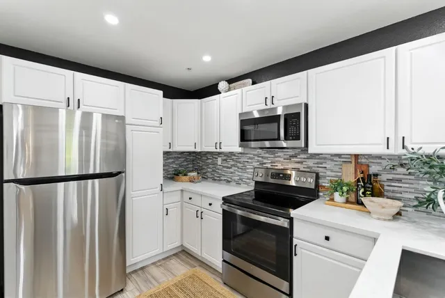 $1,098,000 | 935 Old County Road, Unit 42, Belmont, CA 94002