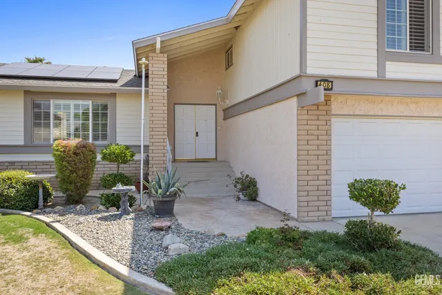 a view of a entryway front of house