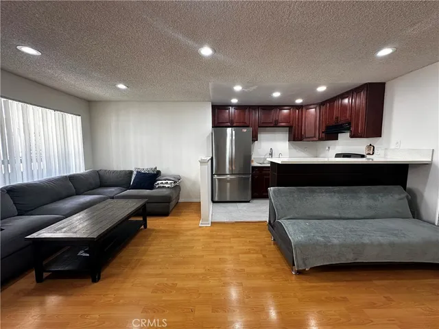 $2,100 | 801 East Chestnut Street, Unit 2, Glendale, CA 91205