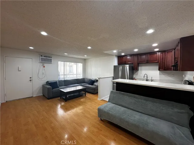 $2,100 | 801 East Chestnut Street, Unit 2, Glendale, CA 91205